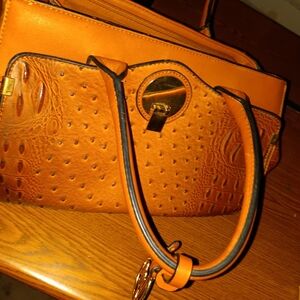 Elegant Tan Leather Handbag
